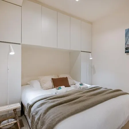 Huswell - Perfectly Located Luxurious In *