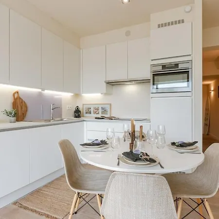 Huswell - Perfectly Located Luxurious In *