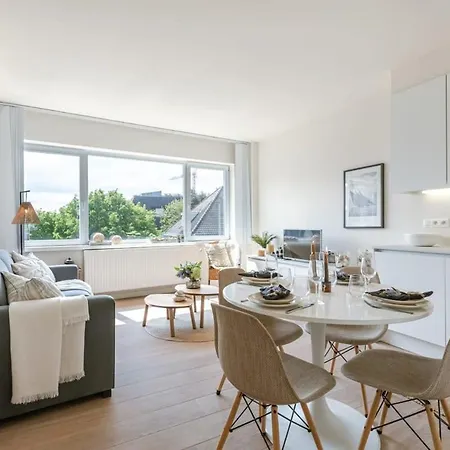 Huswell - Perfectly Located Luxurious In