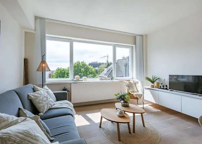 Huswell - Perfectly Located Luxurious In Apartment