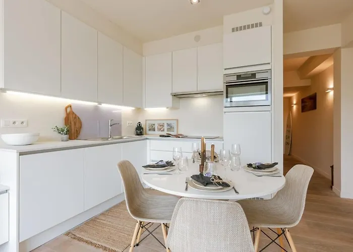 Huswell - Perfectly Located Luxurious In *