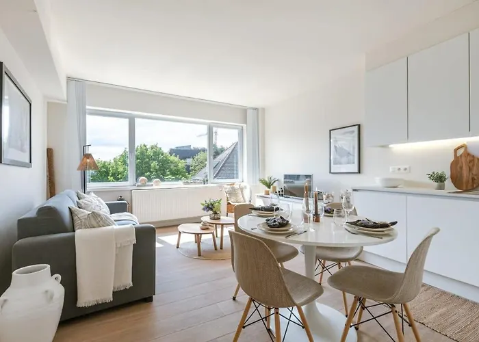 Huswell - Perfectly Located Luxurious In