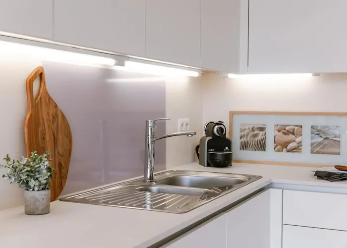 Huswell - Perfectly Located Luxurious In *